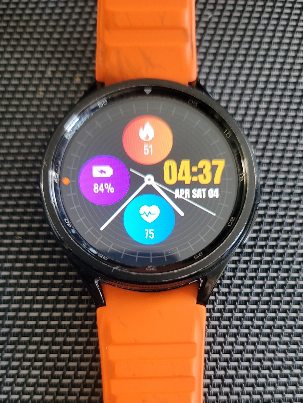 Sport Silicone-Band Smartwatch in Orange with Color Touchscreen